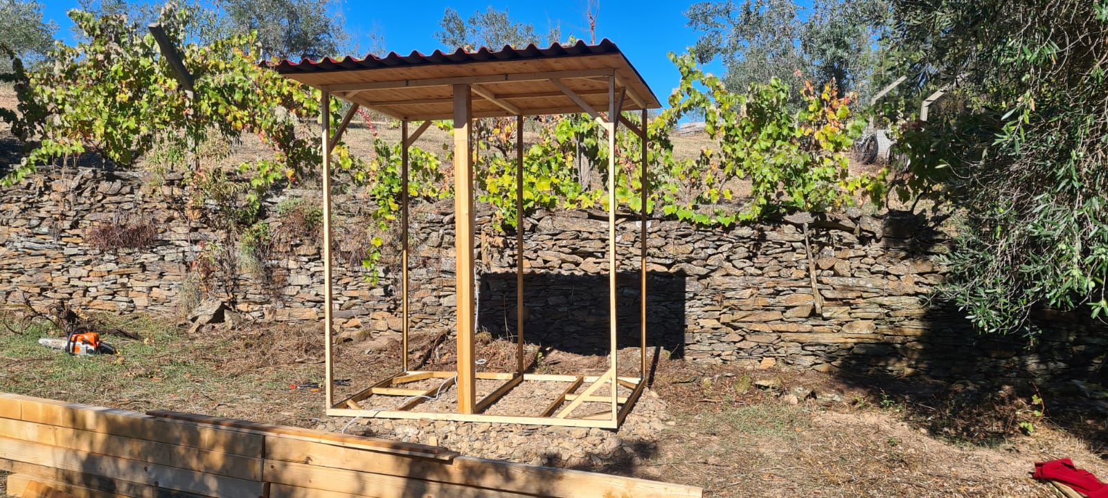 Dach und Solar montiert aufrecht stehend