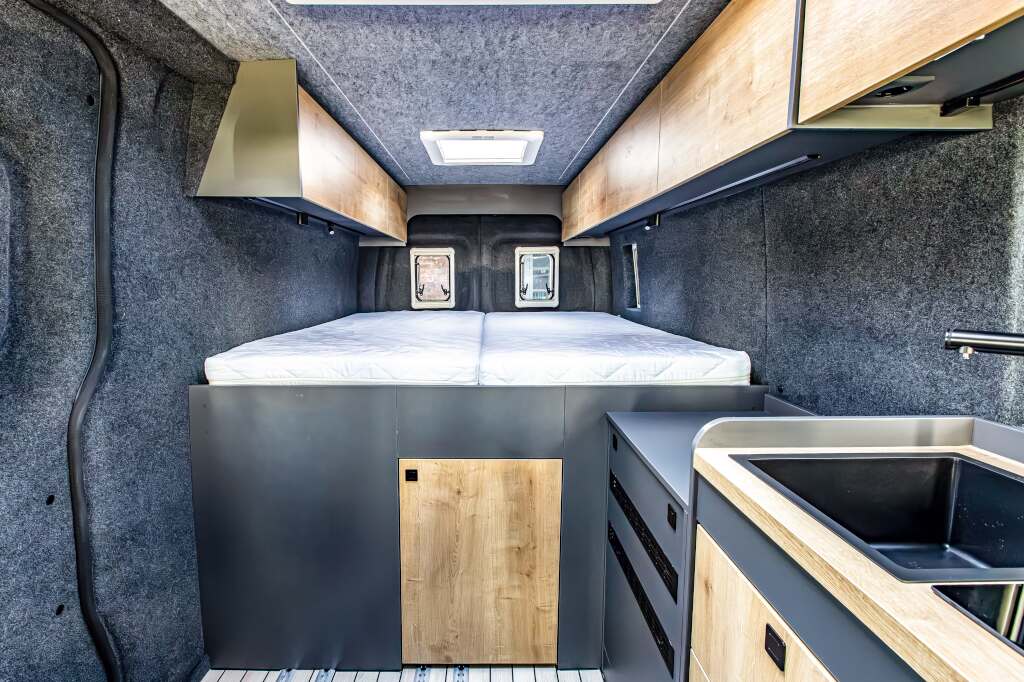Nissan Interstar Eifelland Bett
