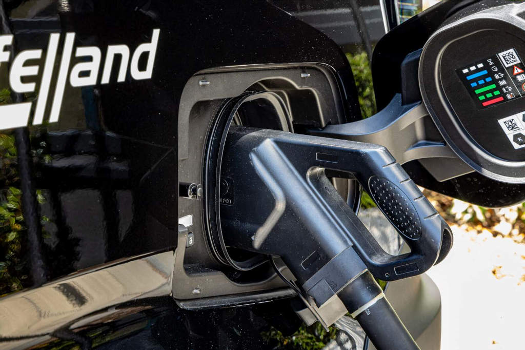 Nissan Interstar Eifelland Laden