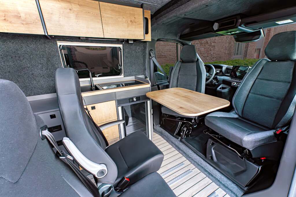 Nissan Interstar Eifelland Sitzgruppe m
